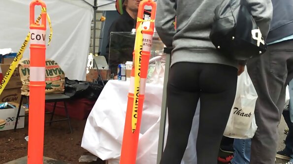 Înger în ciorapi de plasă face sex în aer liber